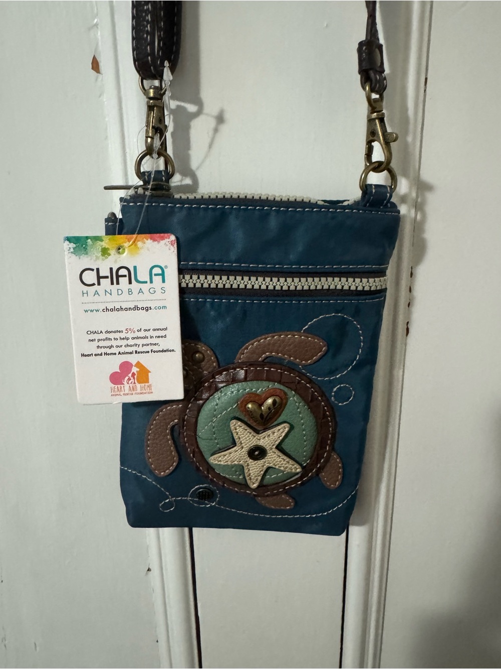 Chala Turtle Venture Crossbody Bag NEW - Picture 3 of 9